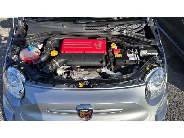 アバルト695C リヴァーレ ベースグレード 認定中古車 RHD 限定モデル キセノン アクラポビッチマフラー 純正17インチAW ブレンボキャリパー ETC ドラレコ カロ社外ナビ 専用ツートーンカラー マホガニーパネル(29枚目)