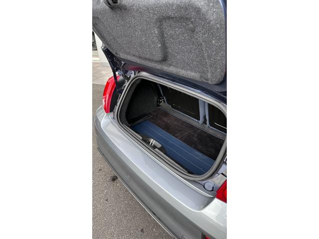 アバルト695C リヴァーレ ベースグレード 認定中古車 RHD 限定モデル キセノン アクラポビッチマフラー 純正17インチAW ブレンボキャリパー ETC ドラレコ カロ社外ナビ 専用ツートーンカラー マホガニーパネル(31枚目)