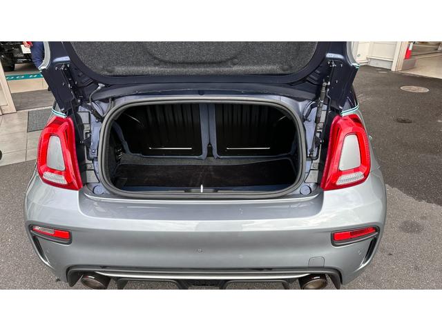 アバルト695C リヴァーレ ベースグレード 認定中古車 RHD 限定モデル キセノン アクラポビッチマフラー 純正17インチAW ブレンボキャリパー ETC ドラレコ カロ社外ナビ 専用ツートーンカラー マホガニーパネル(32枚目)