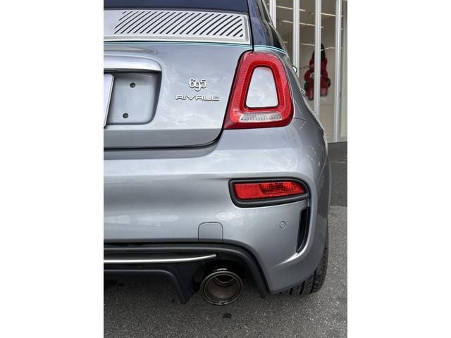 アバルト695C リヴァーレ ベースグレード 認定中古車 RHD 限定モデル キセノン アクラポビッチマフラー 純正17インチAW ブレンボキャリパー ETC ドラレコ カロ社外ナビ 専用ツートーンカラー マホガニーパネル(34枚目)