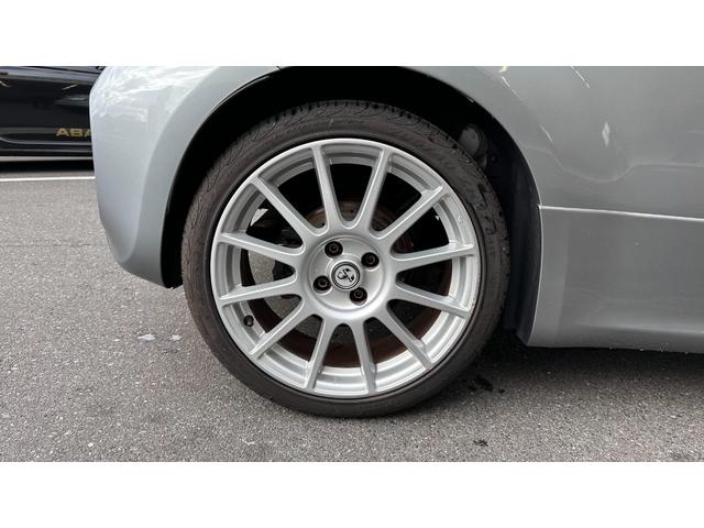 アバルト695C リヴァーレ ベースグレード 認定中古車 RHD 限定モデル キセノン アクラポビッチマフラー 純正17インチAW ブレンボキャリパー ETC ドラレコ カロ社外ナビ 専用ツートーンカラー マホガニーパネル(38枚目)
