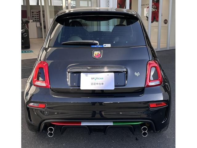 アバルト６９５セッタンタチンクエアニヴェルサーリオ ベースグレード　認定中古車　ＬＨＤ　７５°アニベルサリオ　キセノン　純正１７インチＡＷ　ブレンボキャリパー　ハーフレザー　　　５速ＭＴ　Ｓａｂｅｌｔ製　専用スポーツシート　スコーピオンルーフデカール　レコモンマフラー（13枚目）