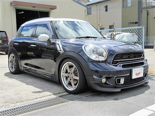 ＭＩＮＩ クーパーＳＤ　クロスオーバー　禁煙車　ＢＬＩＴＺ車高調　ＷＯＲＫ１８インチ　ＪＣＷエアロ　ホワイトルーフ　ルーフレール　オートライト　キセノン　ＬＥＤフォグ　プッシュスタート　ＥＴＣ　ＡＵＸ　パドルシフト　スカッフプレート（5枚目）