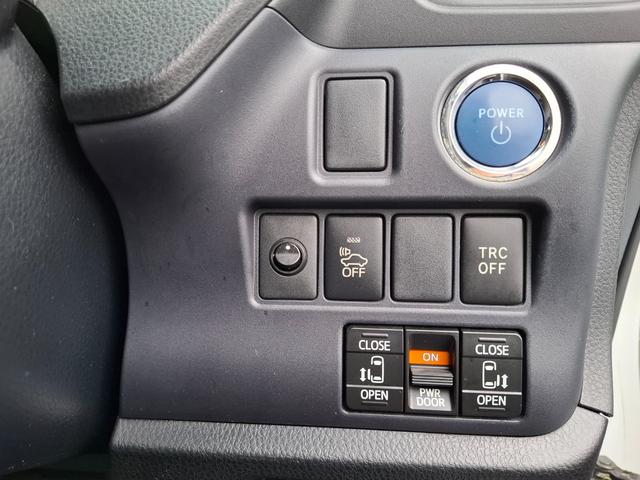 ヴォクシー ハイブリッドＶ　禁煙車　両側パワースライド　オートライト　ＬＥＤライト　シートヒーター　スマートキー　デュアルエアコン　９型ナビ　フルセグＴＶ　Ｂｌｕｅｔｏｏｔｈ　バックカメラ　ＥＴＣ　１１型フリップダウン　クルコン（16枚目）