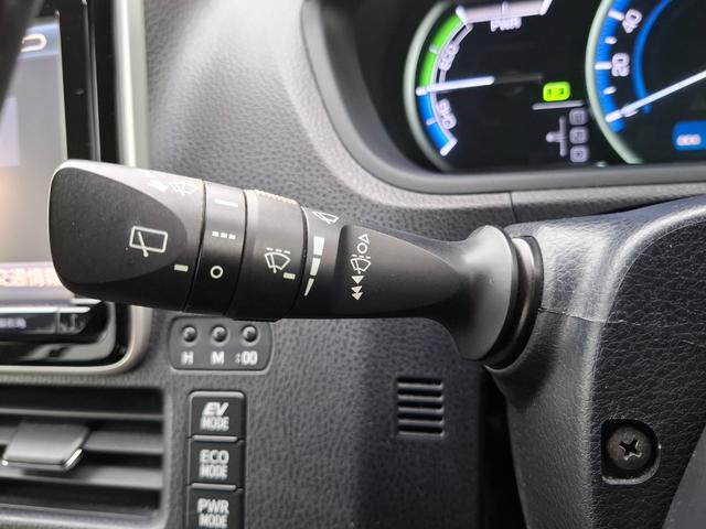 ヴォクシー ハイブリッドＶ　禁煙車　両側パワースライド　オートライト　ＬＥＤライト　シートヒーター　スマートキー　デュアルエアコン　９型ナビ　フルセグＴＶ　Ｂｌｕｅｔｏｏｔｈ　バックカメラ　ＥＴＣ　１１型フリップダウン　クルコン（29枚目）
