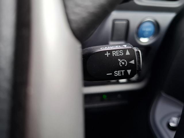 ヴォクシー ハイブリッドＶ　禁煙車　両側パワースライド　オートライト　ＬＥＤライト　シートヒーター　スマートキー　デュアルエアコン　９型ナビ　フルセグＴＶ　Ｂｌｕｅｔｏｏｔｈ　バックカメラ　ＥＴＣ　１１型フリップダウン　クルコン（30枚目）