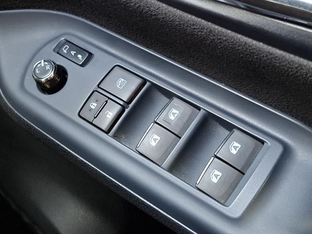 ヴォクシー ハイブリッドＶ　禁煙車　両側パワースライド　オートライト　ＬＥＤライト　シートヒーター　スマートキー　デュアルエアコン　９型ナビ　フルセグＴＶ　Ｂｌｕｅｔｏｏｔｈ　バックカメラ　ＥＴＣ　１１型フリップダウン　クルコン（33枚目）
