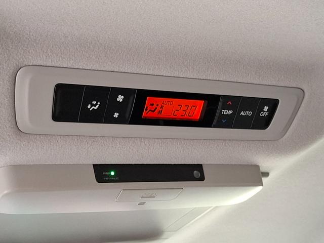 ヴォクシー ハイブリッドＶ　禁煙車　両側パワースライド　オートライト　ＬＥＤライト　シートヒーター　スマートキー　デュアルエアコン　９型ナビ　フルセグＴＶ　Ｂｌｕｅｔｏｏｔｈ　バックカメラ　ＥＴＣ　１１型フリップダウン　クルコン（35枚目）
