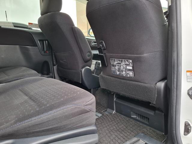 ヴォクシー ハイブリッドＶ　禁煙車　両側パワースライド　オートライト　ＬＥＤライト　シートヒーター　スマートキー　デュアルエアコン　９型ナビ　フルセグＴＶ　Ｂｌｕｅｔｏｏｔｈ　バックカメラ　ＥＴＣ　１１型フリップダウン　クルコン（36枚目）