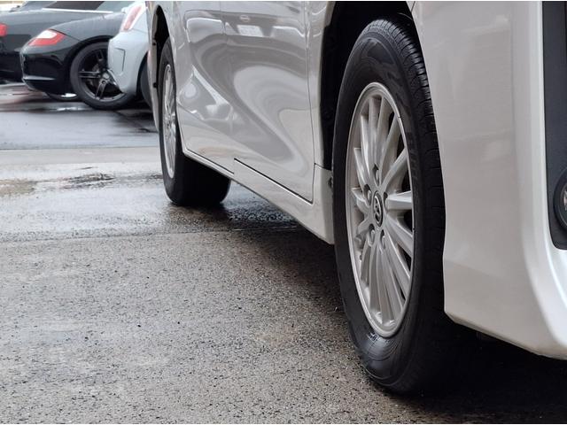 ヴォクシー ハイブリッドＶ　禁煙車　両側パワースライド　オートライト　ＬＥＤライト　シートヒーター　スマートキー　デュアルエアコン　９型ナビ　フルセグＴＶ　Ｂｌｕｅｔｏｏｔｈ　バックカメラ　ＥＴＣ　１１型フリップダウン　クルコン（49枚目）