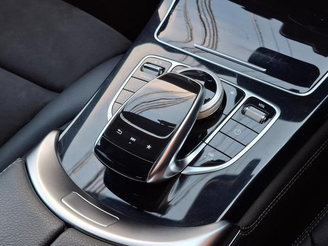 GLC GLC200 スポーツ 禁煙車 レーダーセーフティ 衝突軽減 ブラインドスポット 360°カメラ サイドステップ LEDヘッドライト シートヒーター 純正ナビ バックカメラ フルセグTV Bluetooth ETC ドラレコ(12枚目)