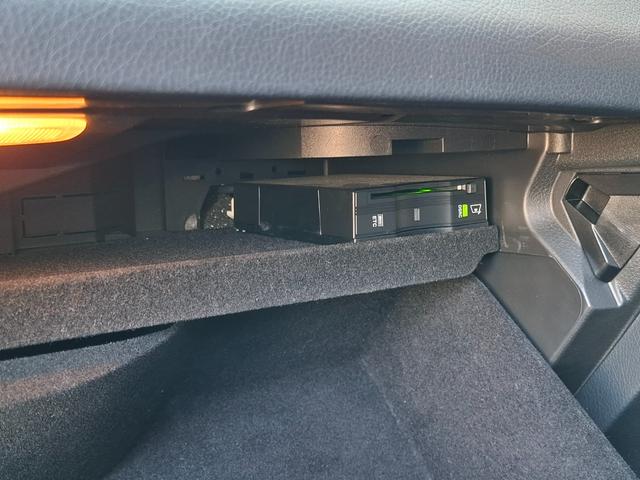 GLC GLC200 スポーツ 禁煙車 レーダーセーフティ 衝突軽減 ブラインドスポット 360°カメラ サイドステップ LEDヘッドライト シートヒーター 純正ナビ バックカメラ フルセグTV Bluetooth ETC ドラレコ(20枚目)