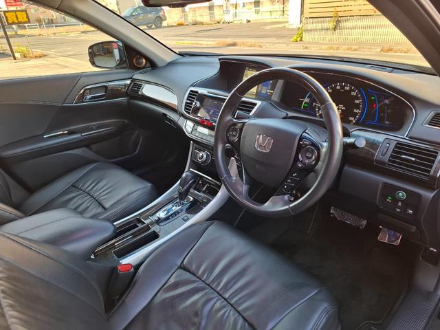 アコードハイブリッド ＥＸ　禁煙車　無限エアロ　ＲＳＲ車高調　ＷＯＲＫ１９インチ　衝突軽減　車線逸脱　レーダークルーズ　パワーシート　革調シートカバー　純正ナビ　フルセグＴＶ　Ｂｌｕｅｔｏｏｔｈ　バックカメラ　ＥＴＣ　ドラレコ（8枚目）