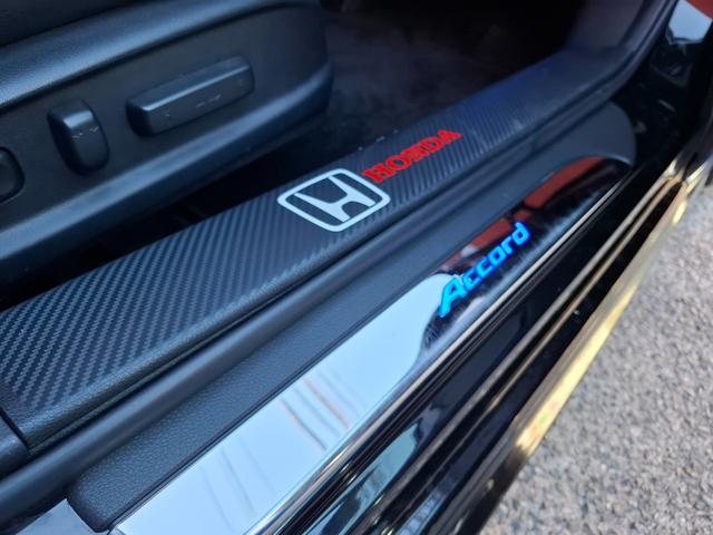 アコードハイブリッド ＥＸ　禁煙車　無限エアロ　ＲＳＲ車高調　ＷＯＲＫ１９インチ　衝突軽減　車線逸脱　レーダークルーズ　パワーシート　革調シートカバー　純正ナビ　フルセグＴＶ　Ｂｌｕｅｔｏｏｔｈ　バックカメラ　ＥＴＣ　ドラレコ（11枚目）