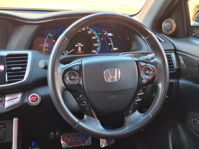 アコードハイブリッド ＥＸ　禁煙車　無限エアロ　ＲＳＲ車高調　ＷＯＲＫ１９インチ　衝突軽減　車線逸脱　レーダークルーズ　パワーシート　革調シートカバー　純正ナビ　フルセグＴＶ　Ｂｌｕｅｔｏｏｔｈ　バックカメラ　ＥＴＣ　ドラレコ（12枚目）
