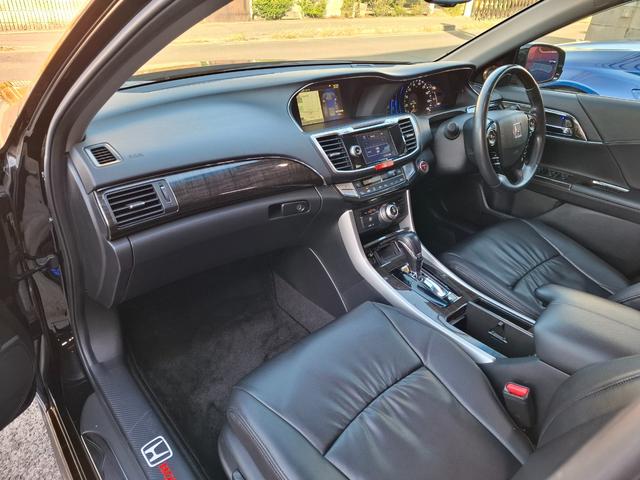 アコードハイブリッド ＥＸ　禁煙車　無限エアロ　ＲＳＲ車高調　ＷＯＲＫ１９インチ　衝突軽減　車線逸脱　レーダークルーズ　パワーシート　革調シートカバー　純正ナビ　フルセグＴＶ　Ｂｌｕｅｔｏｏｔｈ　バックカメラ　ＥＴＣ　ドラレコ（23枚目）