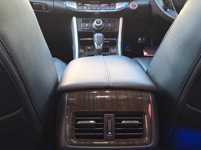 アコードハイブリッド ＥＸ　禁煙車　無限エアロ　ＲＳＲ車高調　ＷＯＲＫ１９インチ　衝突軽減　車線逸脱　レーダークルーズ　パワーシート　革調シートカバー　純正ナビ　フルセグＴＶ　Ｂｌｕｅｔｏｏｔｈ　バックカメラ　ＥＴＣ　ドラレコ（39枚目）