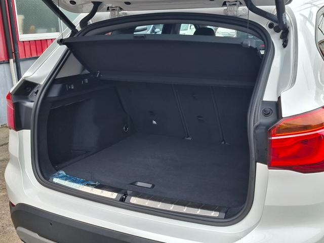 Ｘ１ ｘＤｒｉｖｅ　２０ｉ　ｘライン　ワンオーナー　禁煙車　４ＷＤ　衝突軽減　ＡＣＣ　インテリセーフ　茶革電動シート　シートヒーター　純正ナビ　バックカメラ　Ｂｌｕｅｔｏｏｔｈ　ＥＴＣ　ヘッドアップディスプレイ　コンフォートアクセス（36枚目）