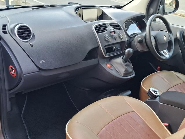 カングー ゼン　禁煙車　６速ＡＴ　ＹＡＫＩＭＡルーフレール　ＣＡＢＡＮＡシートカバー　後席モニター　ＨＤＤナビ　フルセグＴＶ　バックカメラ　Ｂｌｕｅｔｏｏｔｈ　ＥＴＣ　オートライト　クルーズコントロール　キーレス（18枚目）