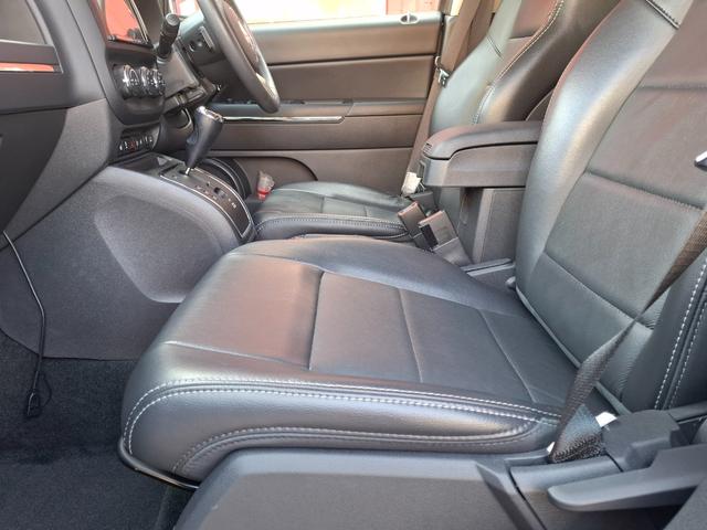 ジープ・コンパス リミテッド 新車ワンオーナー 禁煙車 電動サンルーフ 黒レザーシート シートヒーター BOTONプレミアムサウンド HDDナビ フルセグTV Bluetooth ETC 電格ミラー クルーズコントロール キーレス(24枚目)