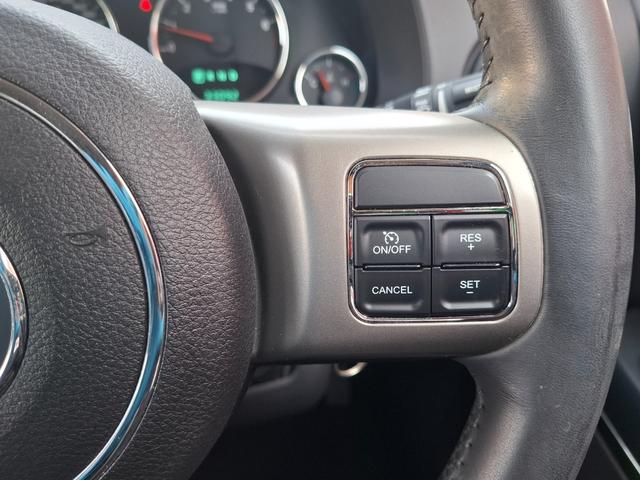 ジープ・コンパス リミテッド 新車ワンオーナー 禁煙車 電動サンルーフ 黒レザーシート シートヒーター BOTONプレミアムサウンド HDDナビ フルセグTV Bluetooth ETC 電格ミラー クルーズコントロール キーレス(28枚目)