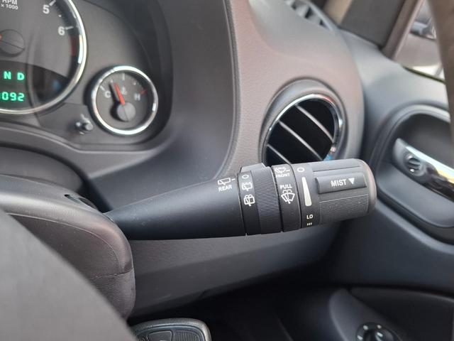 ジープ・コンパス リミテッド 新車ワンオーナー 禁煙車 電動サンルーフ 黒レザーシート シートヒーター BOTONプレミアムサウンド HDDナビ フルセグTV Bluetooth ETC 電格ミラー クルーズコントロール キーレス(30枚目)