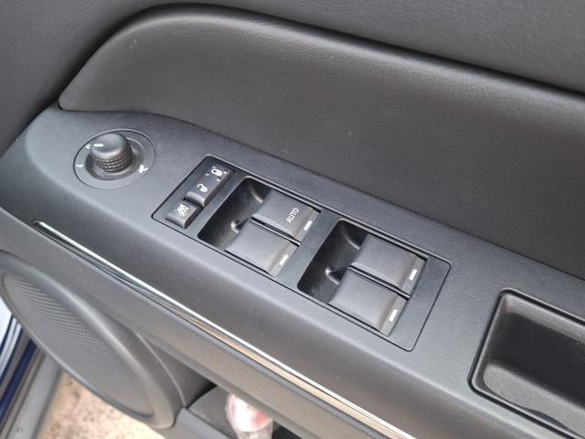 ジープ・コンパス リミテッド 新車ワンオーナー 禁煙車 電動サンルーフ 黒レザーシート シートヒーター BOTONプレミアムサウンド HDDナビ フルセグTV Bluetooth ETC 電格ミラー クルーズコントロール キーレス(31枚目)