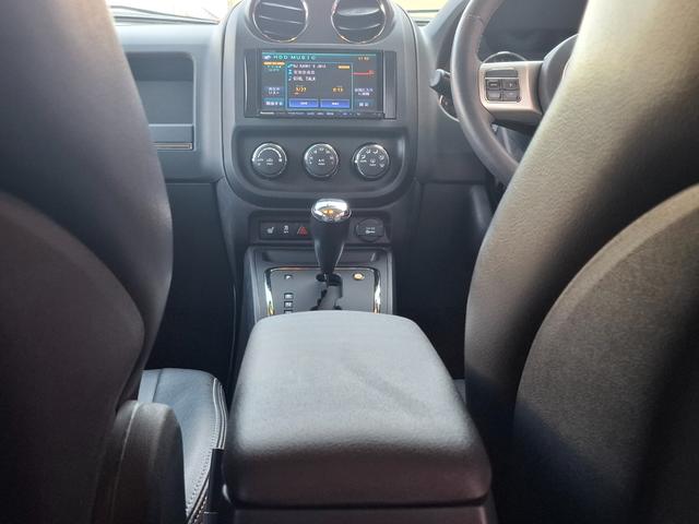 ジープ・コンパス リミテッド 新車ワンオーナー 禁煙車 電動サンルーフ 黒レザーシート シートヒーター BOTONプレミアムサウンド HDDナビ フルセグTV Bluetooth ETC 電格ミラー クルーズコントロール キーレス(36枚目)