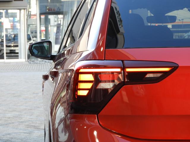 ポロ ＴＳＩアクティブ　■デジタルメーター■ＬＥＤヘッドライト■同一車線内全車速運転支援「トラベルアシスト」■バックカメラ＋前後パーキングセンサー■アップルカープレイ■アンドロイドオート■ドライブレコーダー■認定中古車（17枚目）