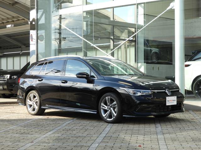 【エクステリア】　ホイールベースを長くとり、よりワイド＆低重心に作り上げられたゴルフ。直線基調にデザインされたプロポーションが、静止している時でも走りを感じさせてくれる洗練されたデザインです。