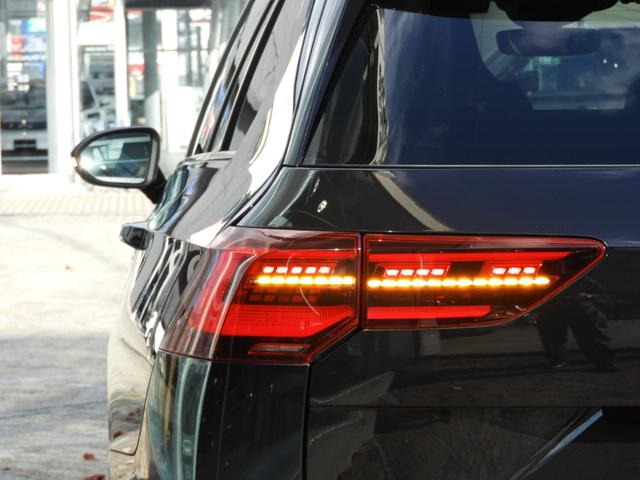 【ダイナミックターンインジケーター】　ＬＥＤウィンカーが流れるように光るダイナミックターンインジケーターを装備。車線変更時の安全確保と、スタイリッシュな見た目がとっても魅力的です。
