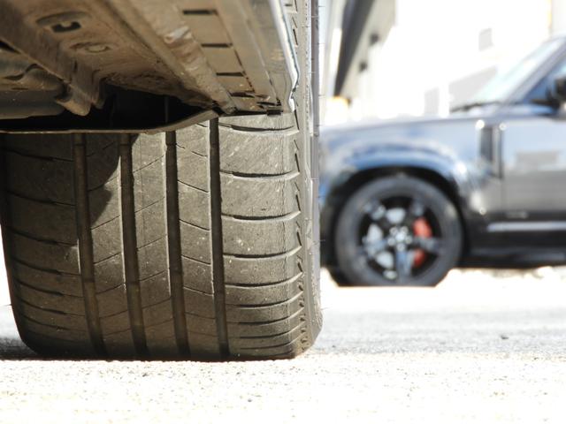 【右前タイヤ状態】　タイヤにつきましては車検対応状態に満たない場合、弊社にて交換して納車させていただきますのでご安心下さい。