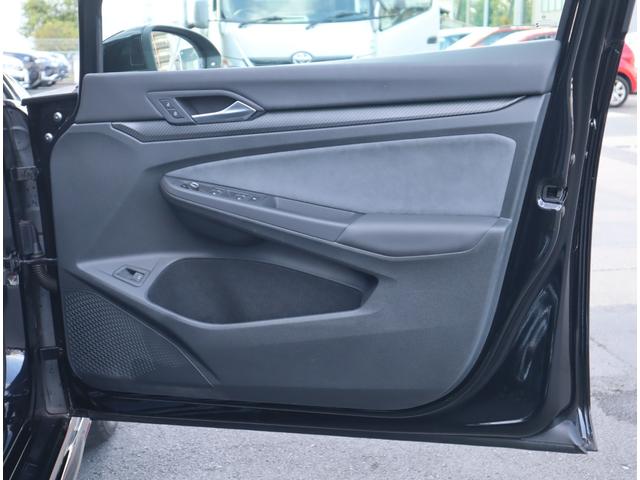 【右前ドア周辺】　大きな傷や汚れなどもなく、とてもきれいな状態となっております。