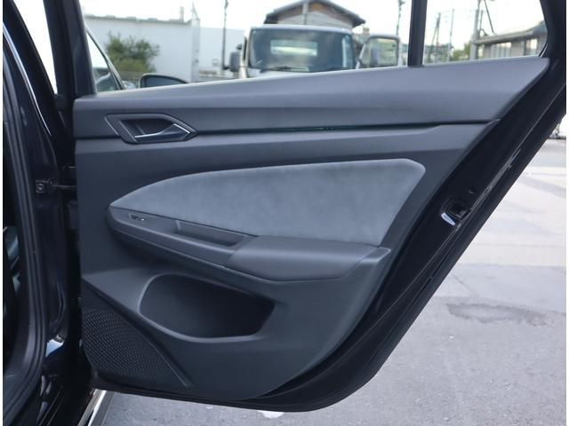 【右後ドア周辺】　大きな傷や汚れなどもなく、とてもきれいな状態となっております。