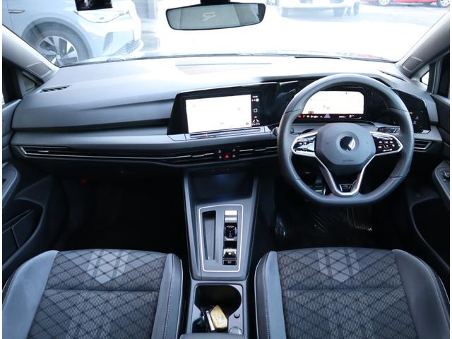 【インテリア】　フォルクスワーゲンクオリティで高められた実用的で重厚なインテリア。人間工学の視点から生み出されたレイアウトによって、直観的な操作が可能。快適なドライビングを提供します。