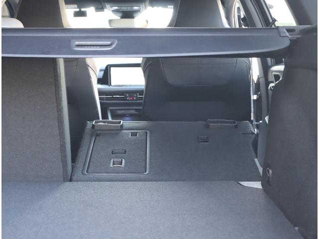 【インテリア】　フォルクスワーゲンクオリティで高められた実用的で重厚なインテリア。人間工学の視点から生み出されたレイアウトによって、直観的な操作が可能。快適なドライビングを提供します。