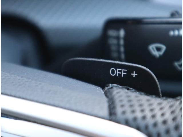 【パドルシフト】　ドライバーはステアリングから手を離すことなくシフトチェンジができます。パドルシフトとＤＳＧトランスミッションとの相乗効果で速攻のシフトチェンジが可能！！