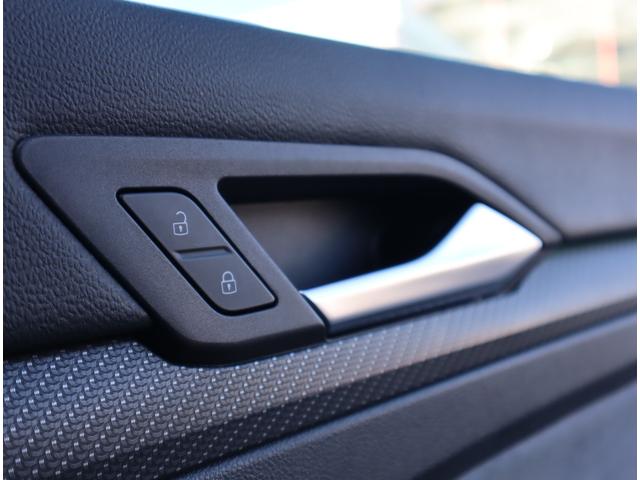 【インテリア】　フォルクスワーゲンクオリティで高められた実用的で重厚なインテリア。人間工学の視点から生み出されたレイアウトによって、直観的な操作が可能。快適なドライビングを提供します。