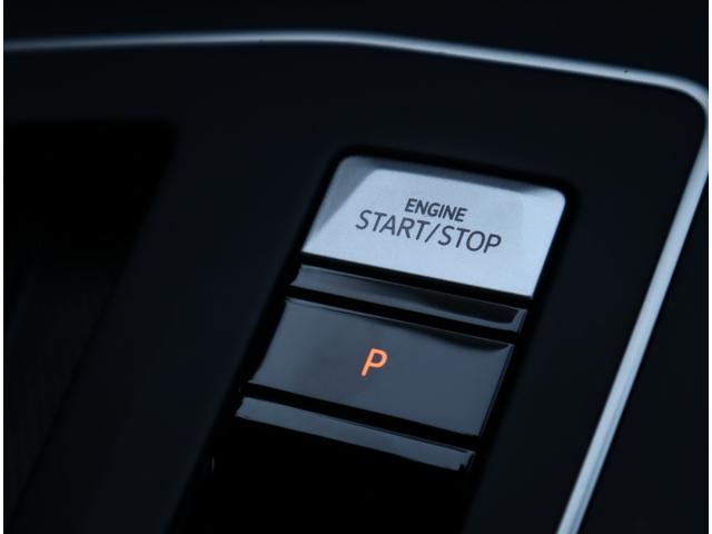 【アドバンスドキーシステム】　ポケットからキーを取り出すことなく、エンジンスタート／ストップボタンの始動と停止が可能なキーレスアクセスシステムです。