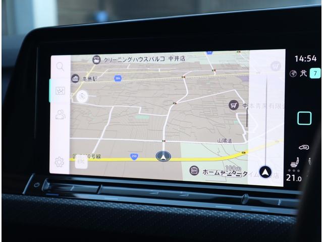 【純正ナビゲーション「ＤＩＳＣＯＶＥＲ　ＰＲＯ」】　高解像度ディスプレイ採用で大画面に詳細な地図情報を表示。とても使いやすいナビゲーションです。ＡＰＰ−ＣＯＮＮＥＣＴ対応でスマートフォンを簡単接続。