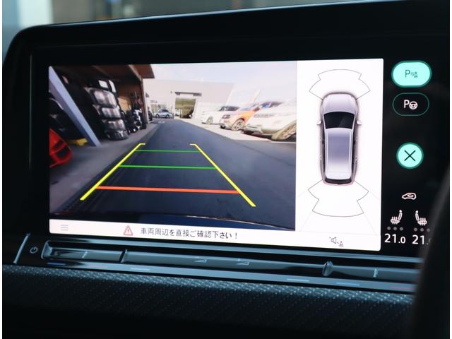 【バックカメラ・障害物センサー】　障害物センサーとバックカメラを装備。音と画像で障害物を検知。スムーズなバック駐車が可能です。