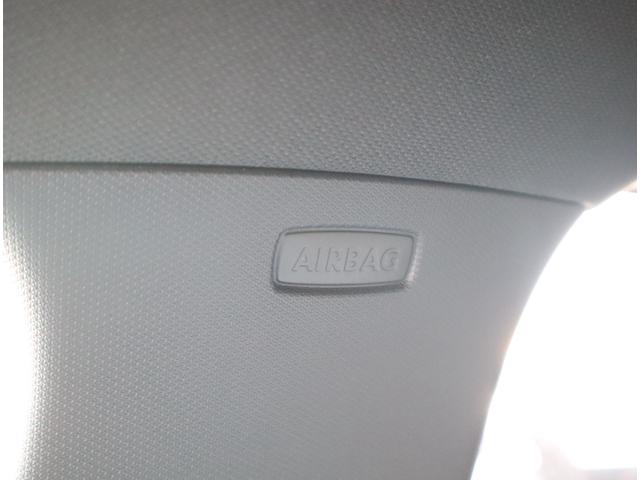 【カーテンエアバッグ】　車両側面に衝撃が加わった際に、音響センサーによって瞬時に展開、主に乗員の頭部を保護します。　※非装着車と比べ、頭部への衝撃を約１０分の１に軽減できます。