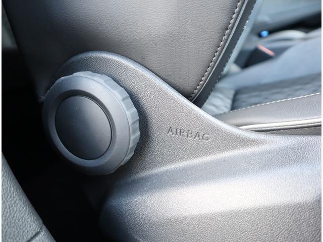 【サイドエアバッグ】　車両側面に衝撃が加わった際に、音響センサーによって瞬時に展開、主に乗員の胸部を保護します。　※カーテンエアバッグとの併用によってより大幅に安全性を向上させます。