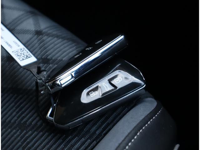 【イモビライザー】　専用キー側のＩＤコードと車両側のＩＤコードを照合し、一致すればエンジンを始動させることができる盗難防止機能。