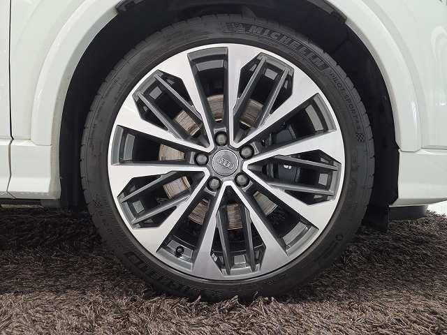 ＳＱ２ ベースグレード　３００馬力４００Ｎｍ　０－１００加速４．８秒　ファインナッパレザー（マグマレッド）　カープレイ　バーチャルＣＰ　シートヒーター　パワーテールゲート　マルチカラーアンビエントライト　１オーナー　禁煙車（5枚目）