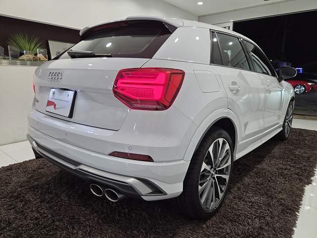 ＳＱ２ ベースグレード　３００馬力４００Ｎｍ　０－１００加速４．８秒　ファインナッパレザー（マグマレッド）　カープレイ　バーチャルＣＰ　シートヒーター　パワーテールゲート　マルチカラーアンビエントライト　１オーナー　禁煙車（6枚目）