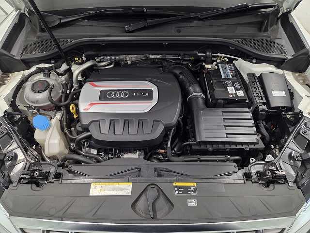 ＳＱ２ ベースグレード　３００馬力４００Ｎｍ　０－１００加速４．８秒　ファインナッパレザー（マグマレッド）　カープレイ　バーチャルＣＰ　シートヒーター　パワーテールゲート　マルチカラーアンビエントライト　１オーナー　禁煙車（12枚目）