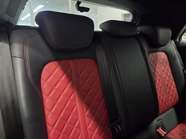 ＳＱ２ ベースグレード　３００馬力４００Ｎｍ　０－１００加速４．８秒　ファインナッパレザー（マグマレッド）　カープレイ　バーチャルＣＰ　シートヒーター　パワーテールゲート　マルチカラーアンビエントライト　１オーナー　禁煙車（14枚目）