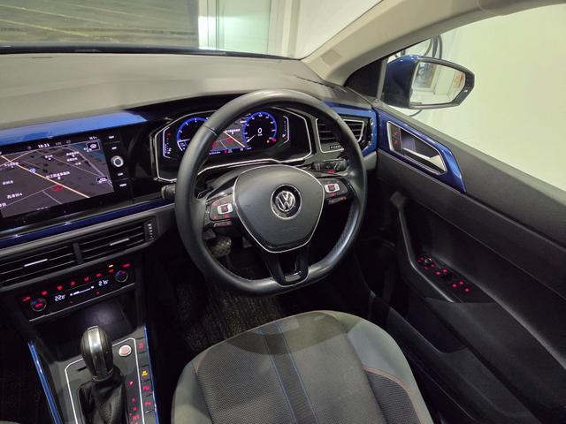 ポロ TSI Rライン デジタルメーター 禁煙車 バックカメラ アダプティブクルーズコントロール LEDライト カープレイ ETC パドルシフト 認定中古車 弊社下取車 点検記録簿付き プッシュスタート スマートキー(13枚目)