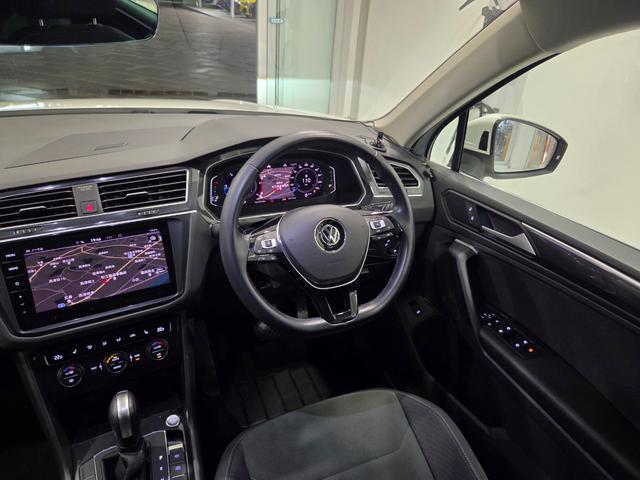 ティグアン TDI 4モーション ハイライン 認定中古車 弊社下取 禁煙車 点検記録簿付き デジタルメーター アダプティブクルーズコントロール レーンアシスト ETC 360度カメラ カープレイ ナビゲーション シートヒーター ドライブモード(13枚目)